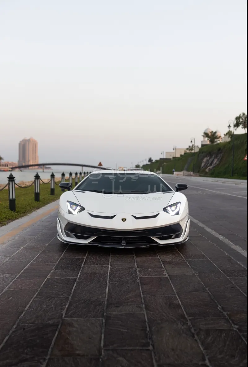 2021 لمبرجيني افنتادور إس في جاي