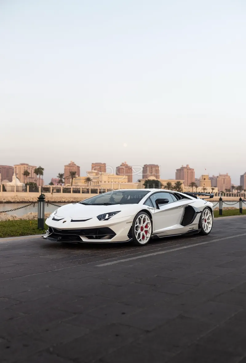 2021 لمبرجيني افنتادور إس في جاي