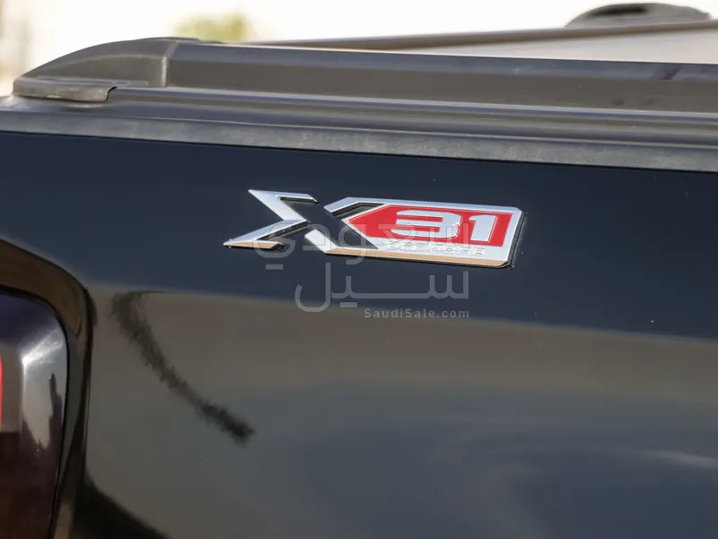 2023 جي ام سي سييرا اليفيشن