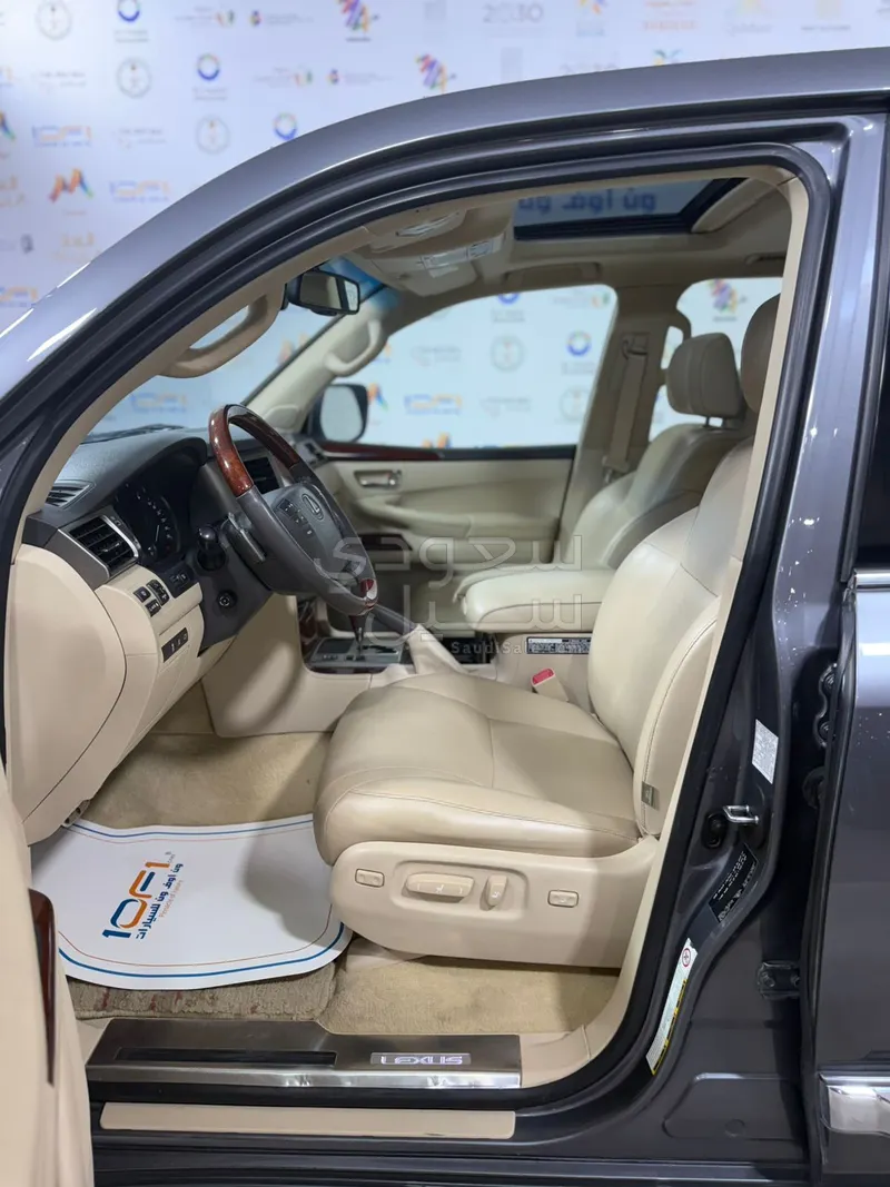 2014 لكزس إل إكس 570 اس