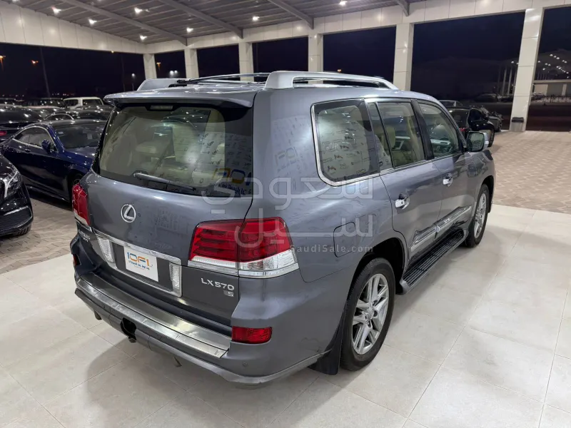 2014 لكزس إل إكس 570 اس