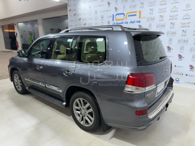 2014 لكزس إل إكس 570 اس