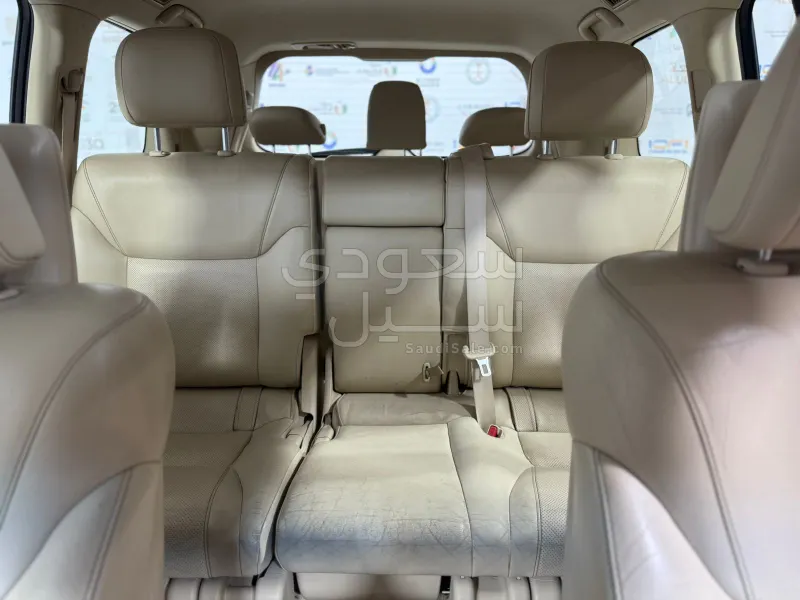 2014 لكزس إل إكس 570 اس