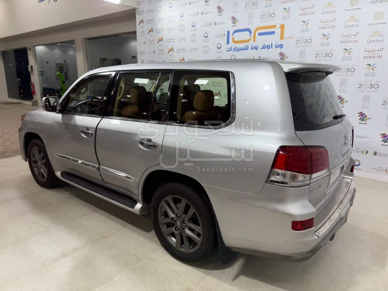 2015 لكزس إل إكس 570 اس