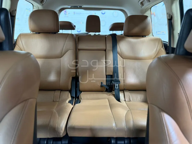 2015 لكزس إل إكس 570 اس