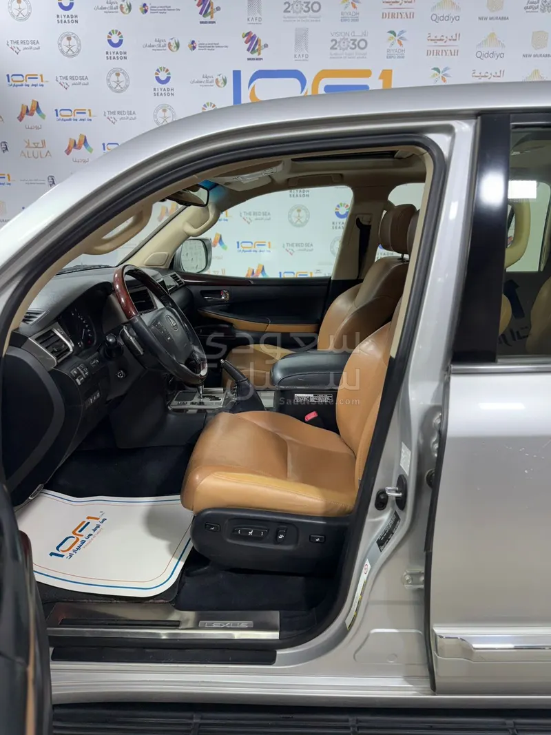 2015 لكزس إل إكس 570 اس