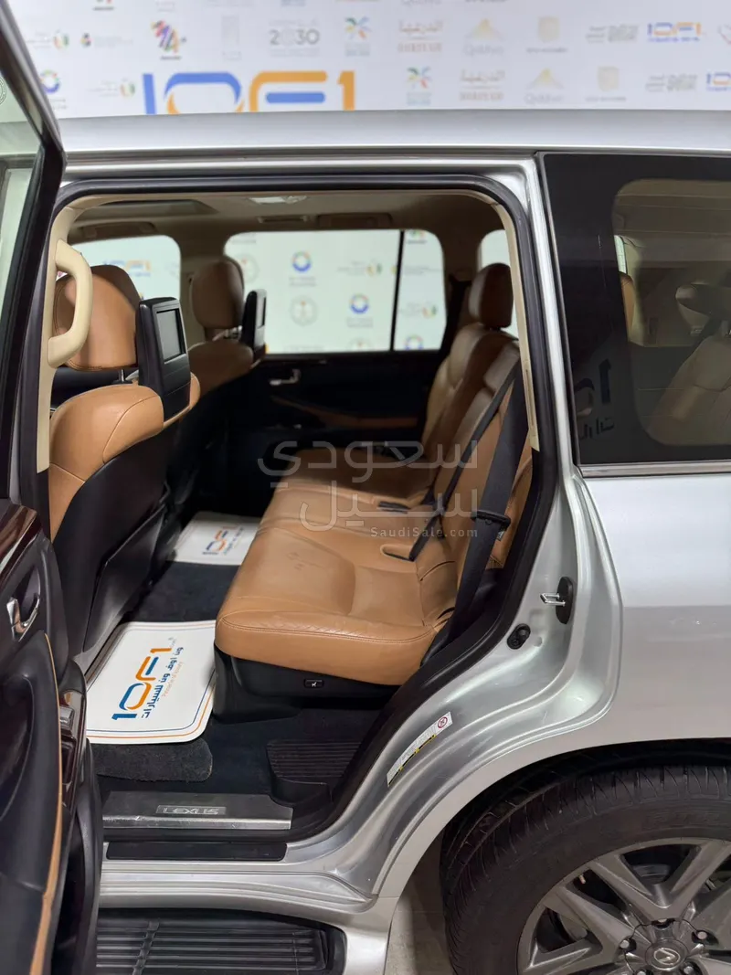 2015 لكزس إل إكس 570 اس