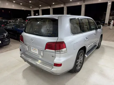 2015 لكزس إل إكس 570 اس