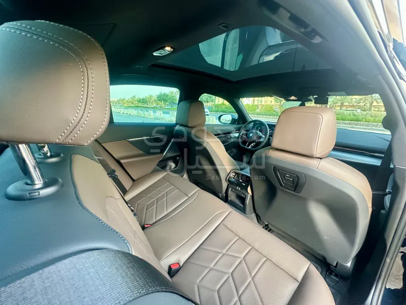 2024 بي ام دبليو الفئة الخامسة 520 أي إم كت