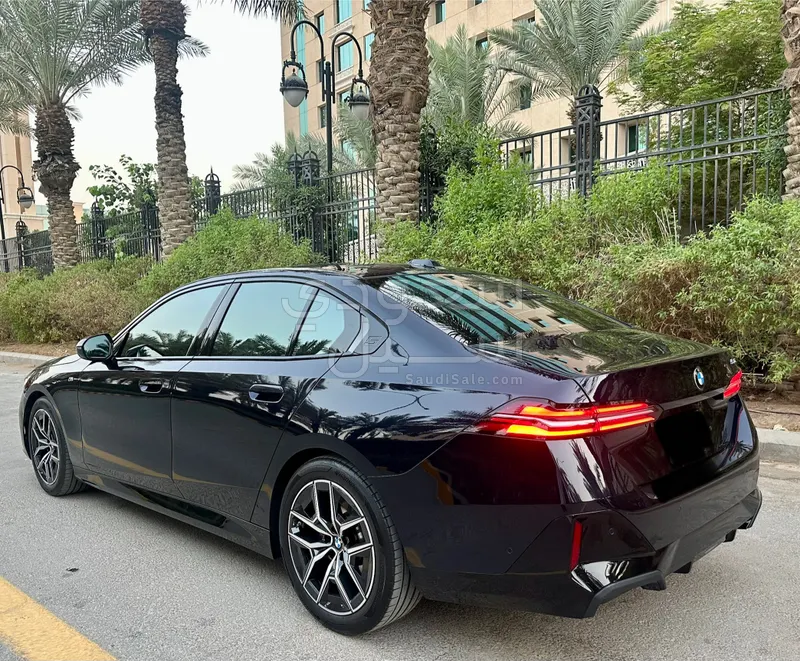 2024 بي ام دبليو الفئة الخامسة 520 أي إم كت