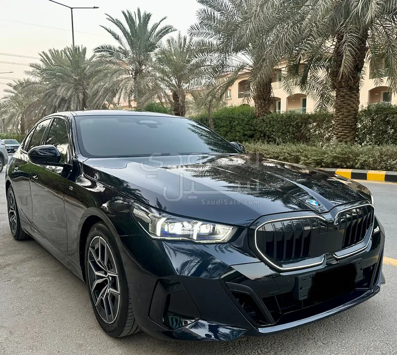 2024 بي ام دبليو الفئة الخامسة 520 أي إم كت