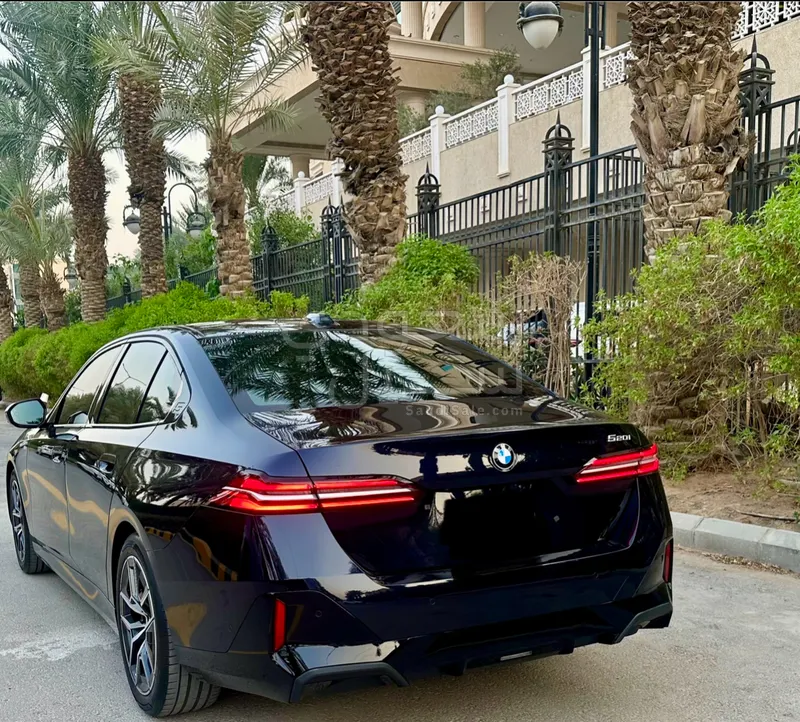 2024 بي ام دبليو الفئة الخامسة 520 أي إم كت