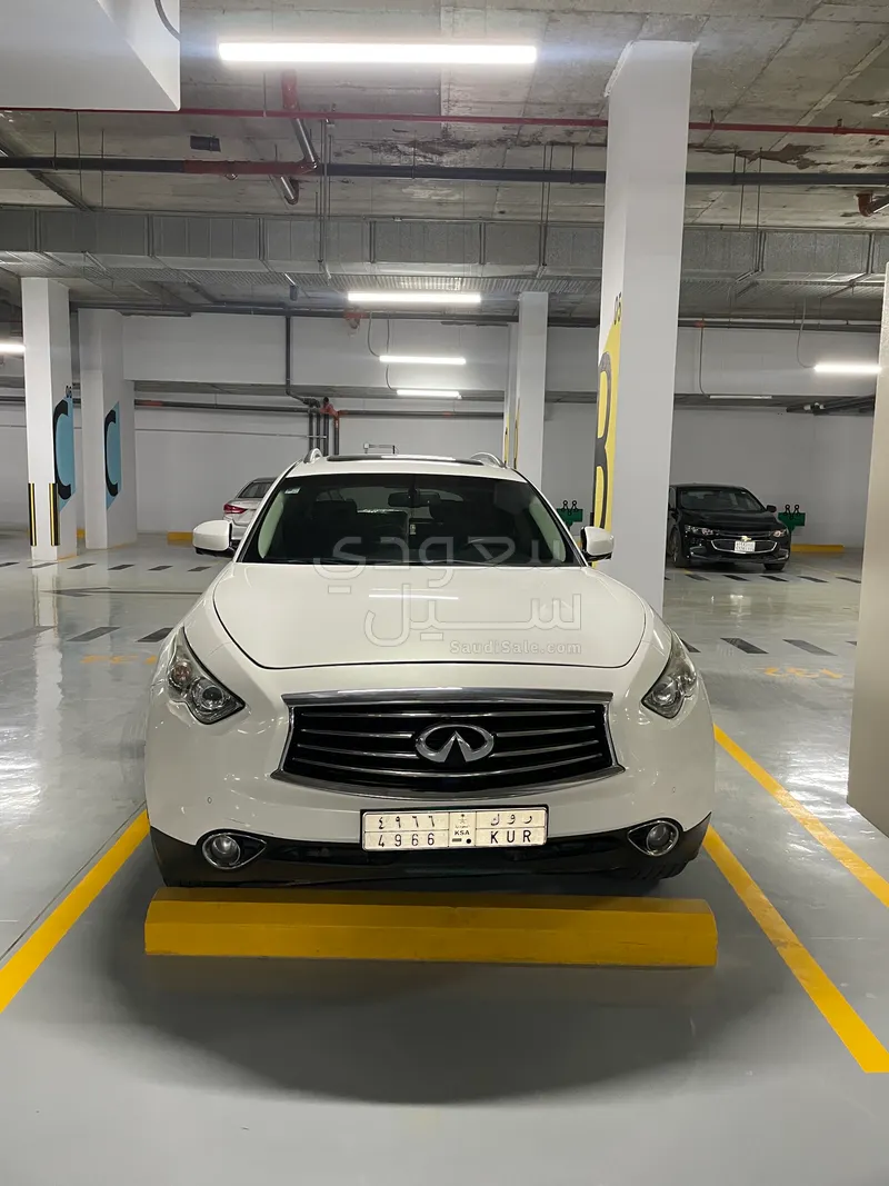 2013 انفينيتي اف اكس 37