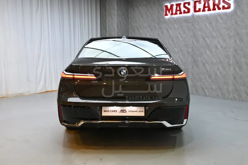 2026 بي ام دبليو الفئة السابعة 735أي