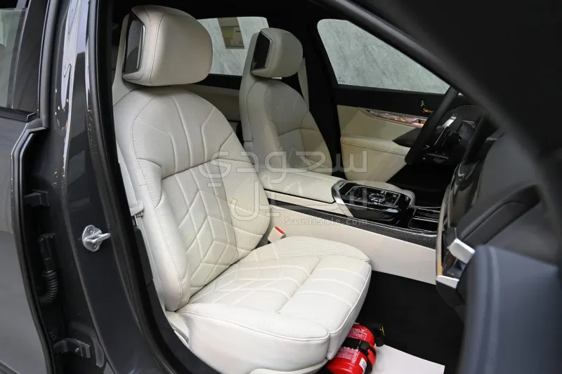 2026 بي ام دبليو الفئة السابعة 735أي