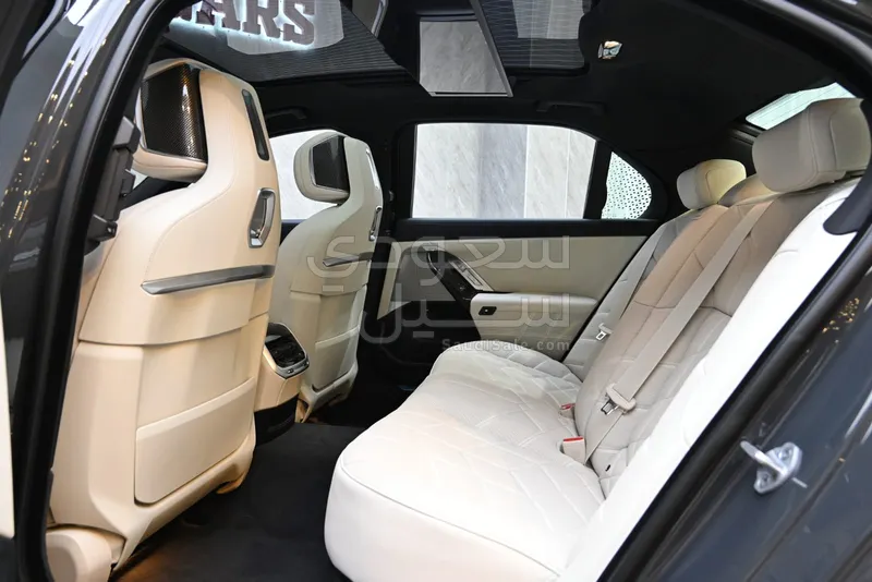 2026 بي ام دبليو الفئة السابعة 735أي