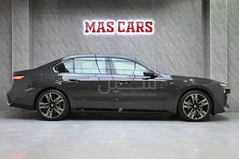 2026 بي ام دبليو الفئة السابعة 735أي