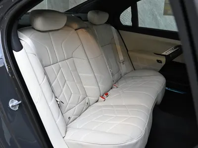 2026 بي ام دبليو الفئة السابعة 735أي