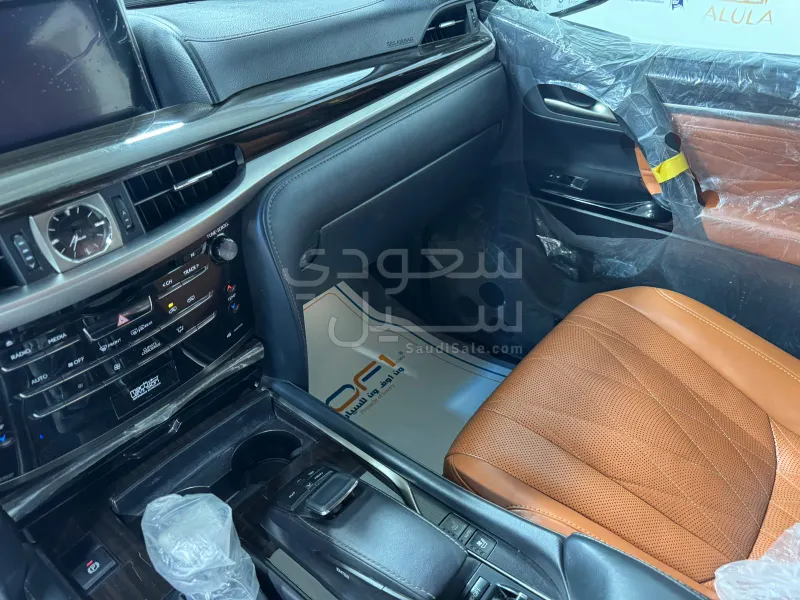 2019 لكزس إل إكس 570 بلاك اديشن