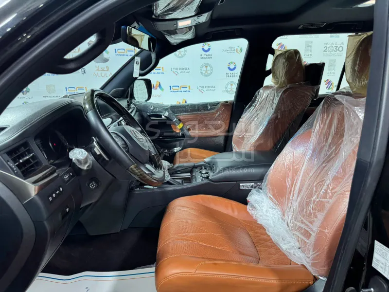 2019 لكزس إل إكس 570 بلاك اديشن