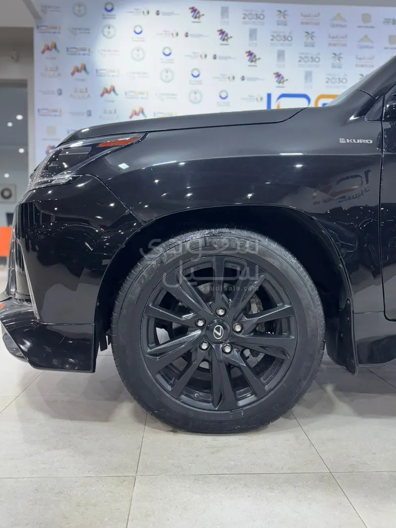 2019 لكزس إل إكس 570 بلاك اديشن