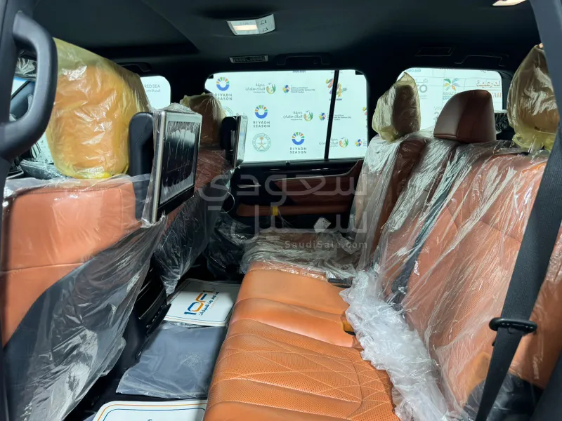 2019 لكزس إل إكس 570 بلاك اديشن