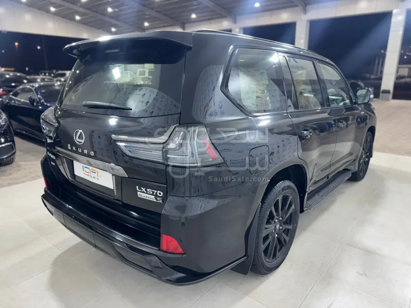 2019 لكزس إل إكس 570 بلاك اديشن