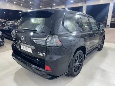 2019 لكزس إل إكس 570 بلاك اديشن