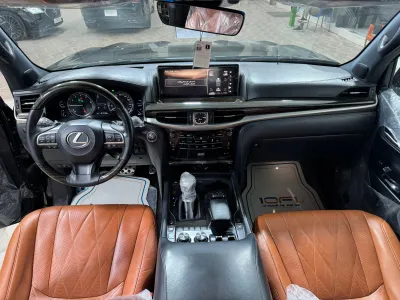 2019 لكزس إل إكس 570 بلاك اديشن