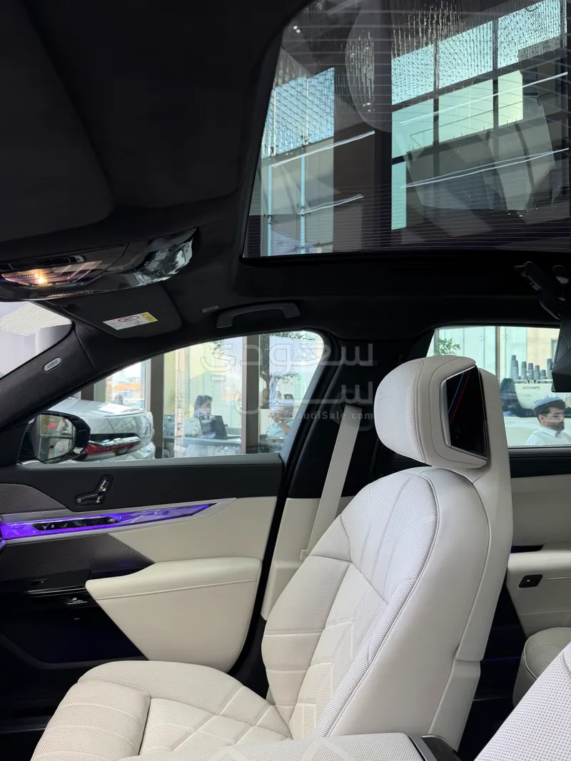 2026 بي ام دبليو الفئة السابعة 735أي