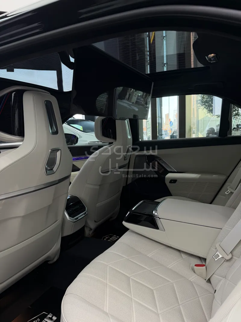 2026 بي ام دبليو الفئة السابعة 735أي