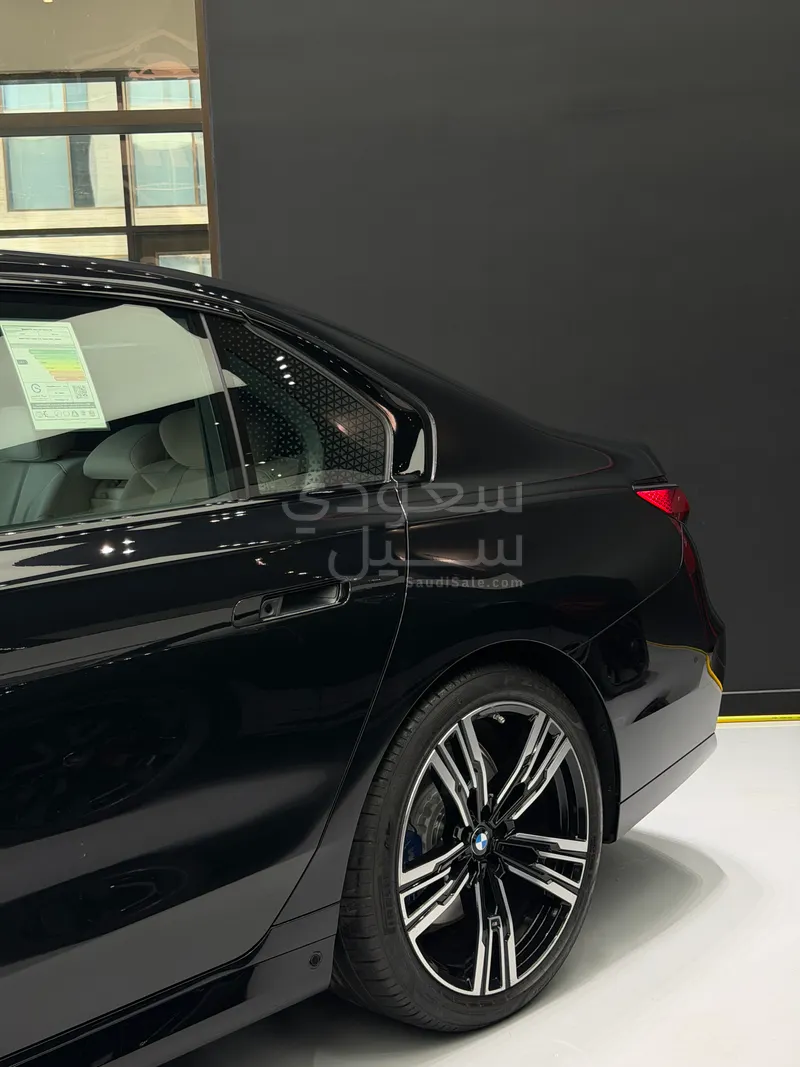 2026 بي ام دبليو الفئة السابعة 735أي