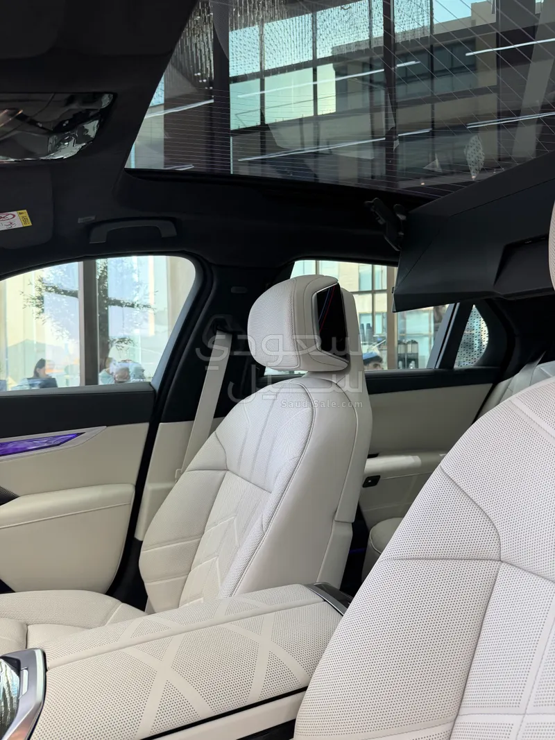 2026 بي ام دبليو الفئة السابعة 735أي