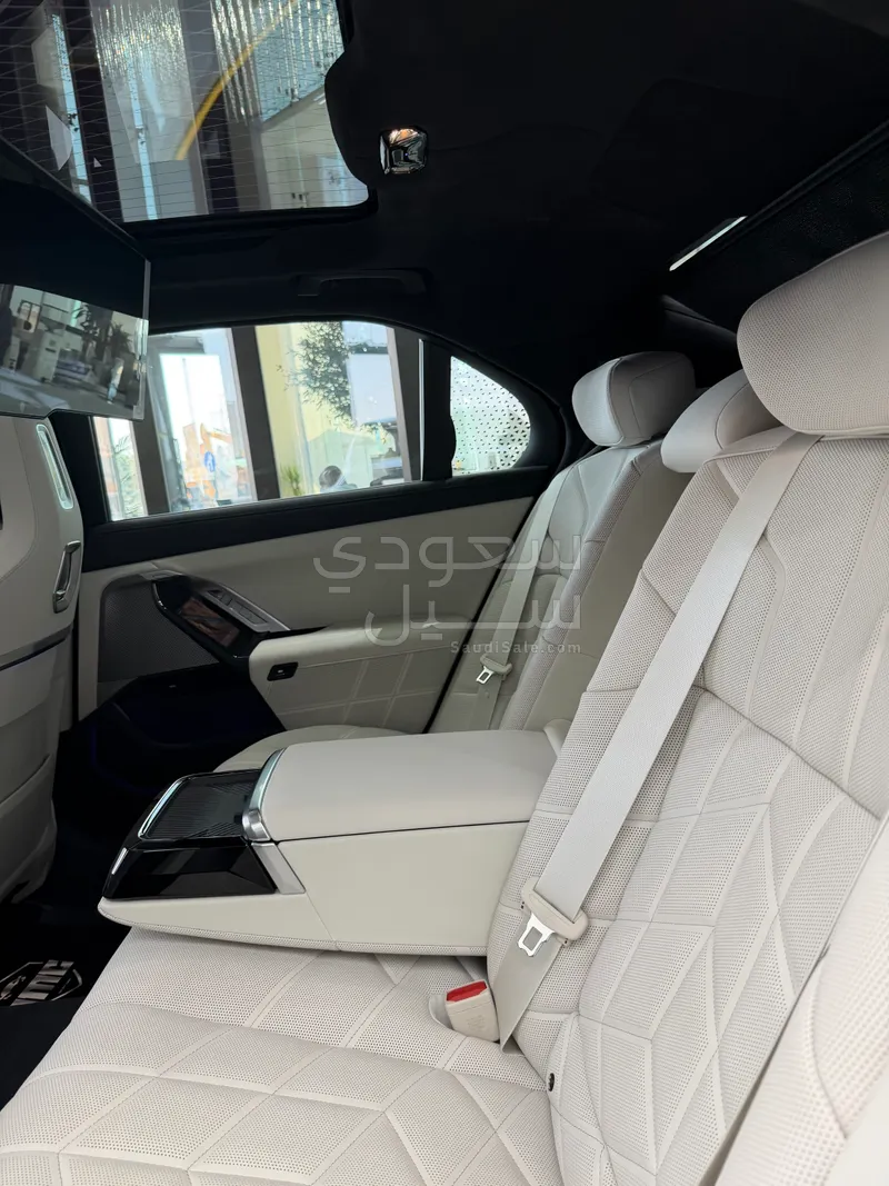 2026 بي ام دبليو الفئة السابعة 735أي