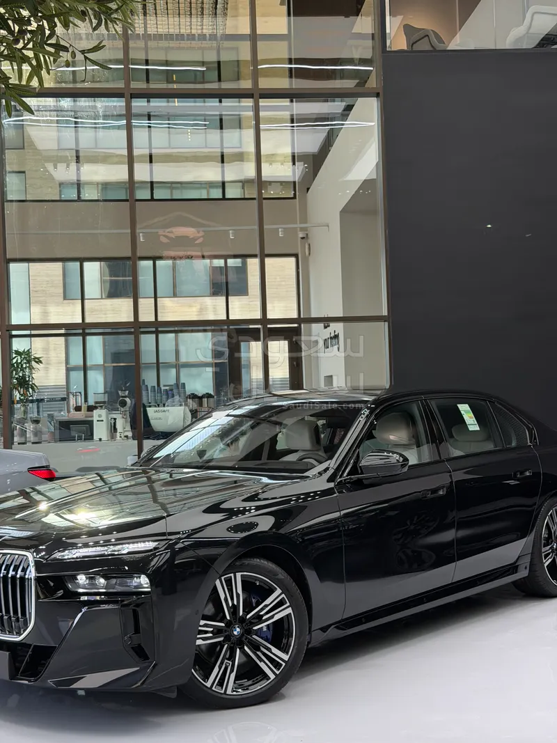 2026 بي ام دبليو الفئة السابعة 735أي