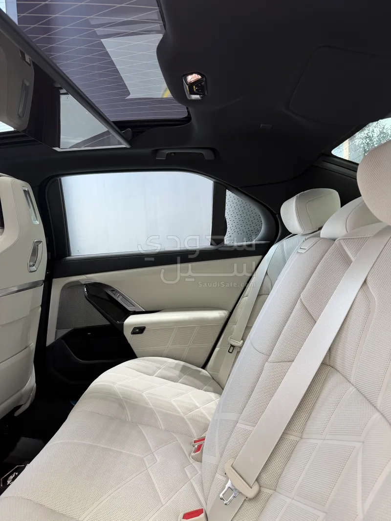 2026 بي ام دبليو الفئة السابعة 735أي