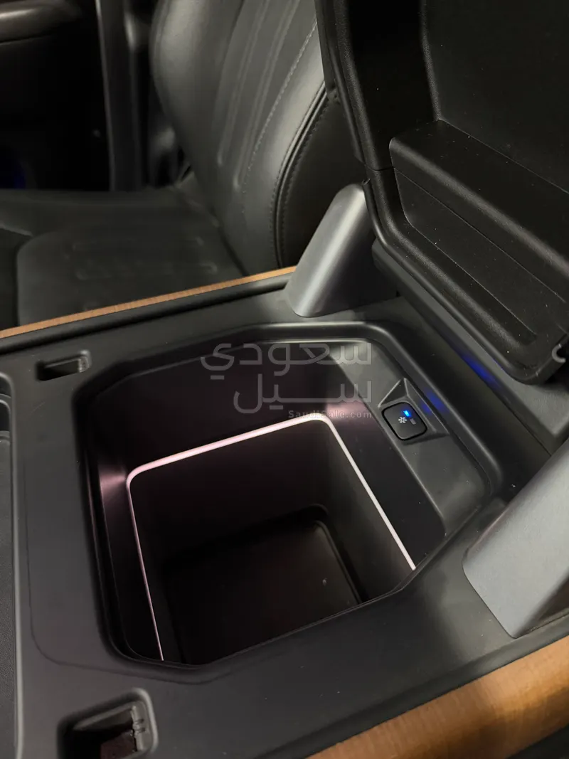 2020 لاند روفر ديفيندر اتش اس اي