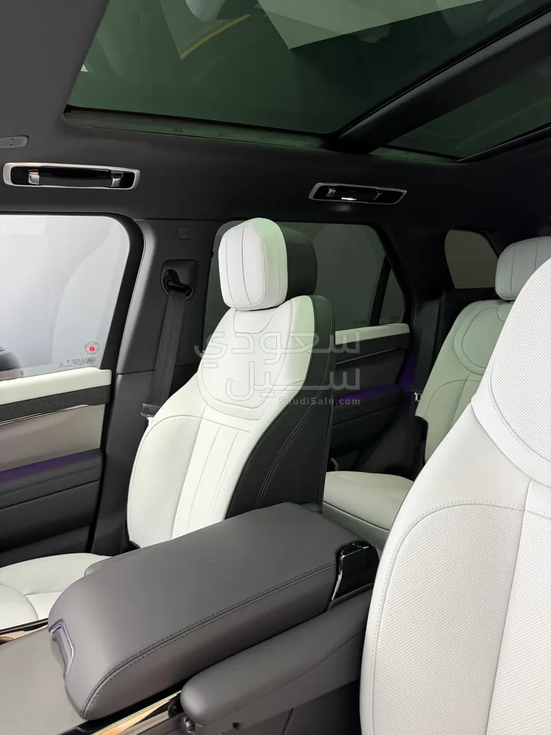 2025 لاند روفر رينج روفر سبورت اتش اس اي