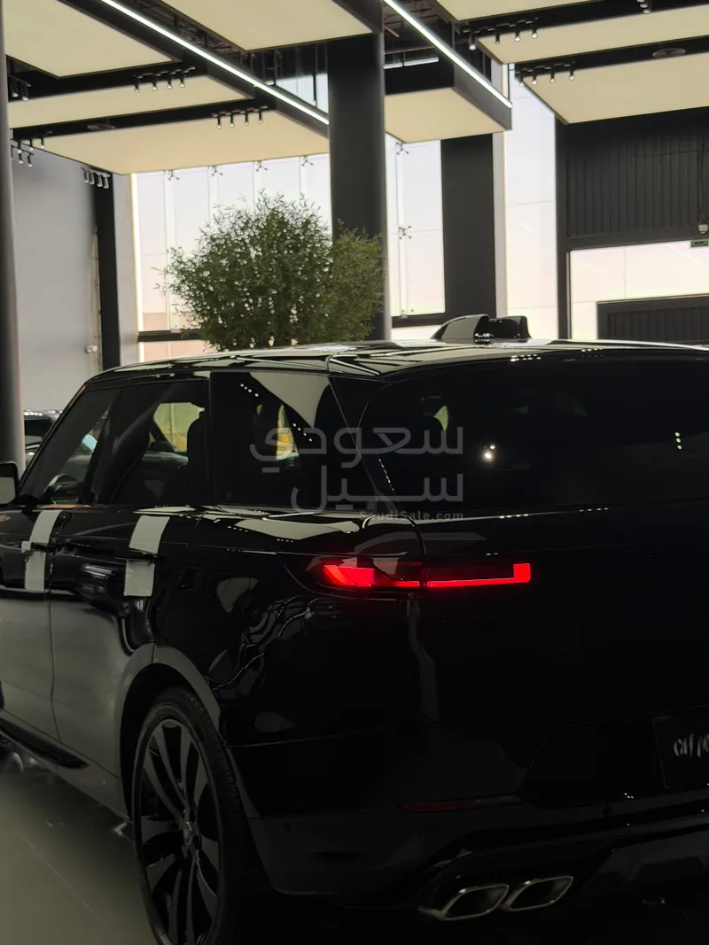 2025 لاند روفر رينج روفر سبورت اتش اس اي