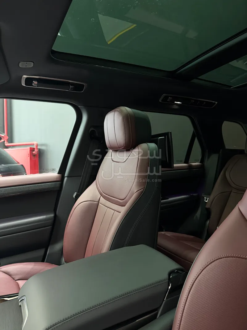 2025 لاند روفر رينج روفر سبورت اتش اس اي