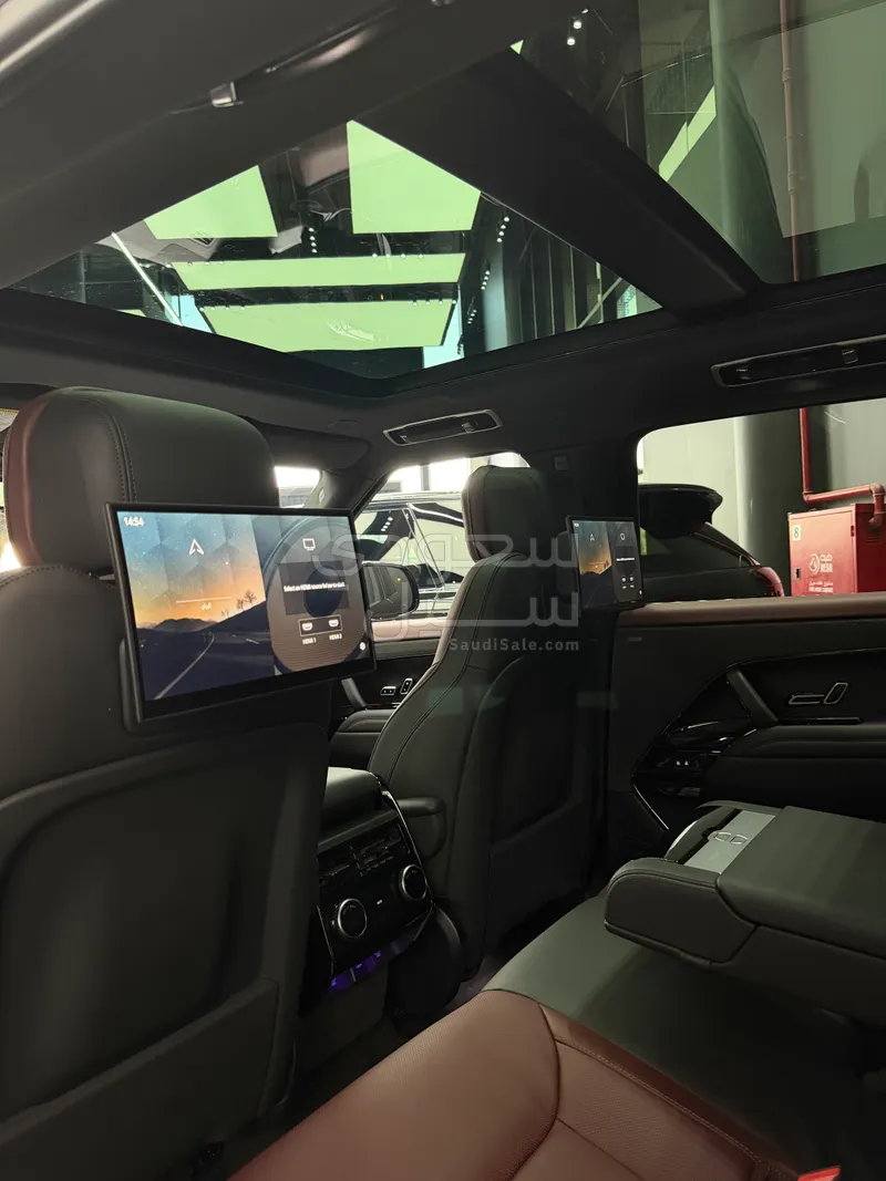 2025 لاند روفر رينج روفر سبورت اتش اس اي