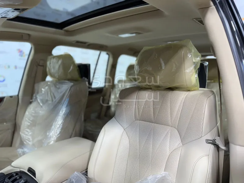 2020 لكزس إل إكس 570 بلاك اديشن