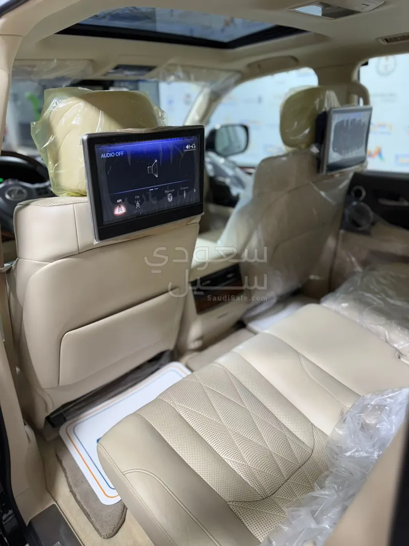 2020 لكزس إل إكس 570 بلاك اديشن