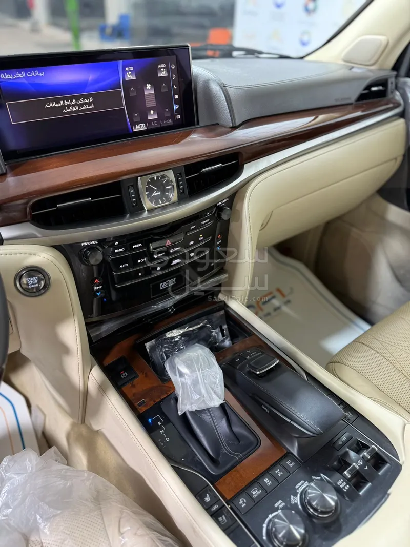 2020 لكزس إل إكس 570 بلاك اديشن