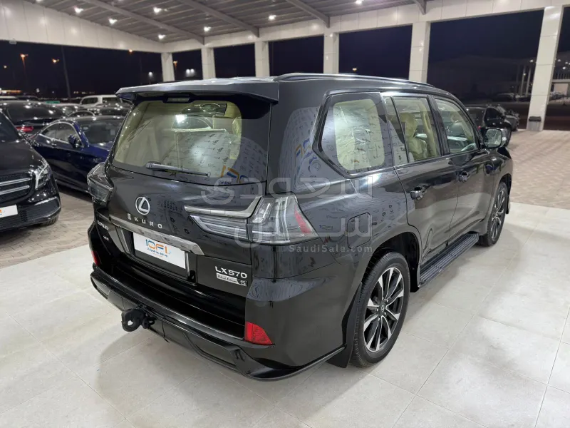 2020 لكزس إل إكس 570 بلاك اديشن