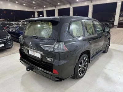 2020 لكزس إل إكس 570 بلاك اديشن