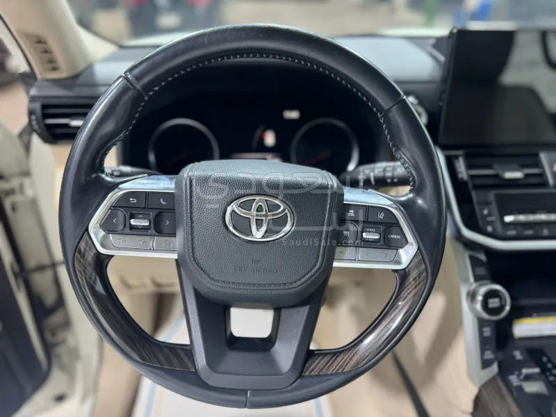 2022 تويوتا لاند كروزر في اكس ار