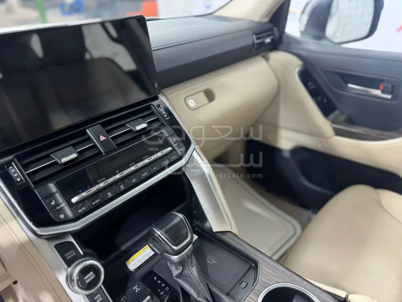 2022 تويوتا لاند كروزر في اكس ار