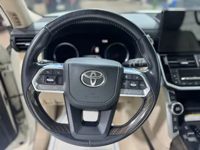 2022 تويوتا لاند كروزر في اكس ار