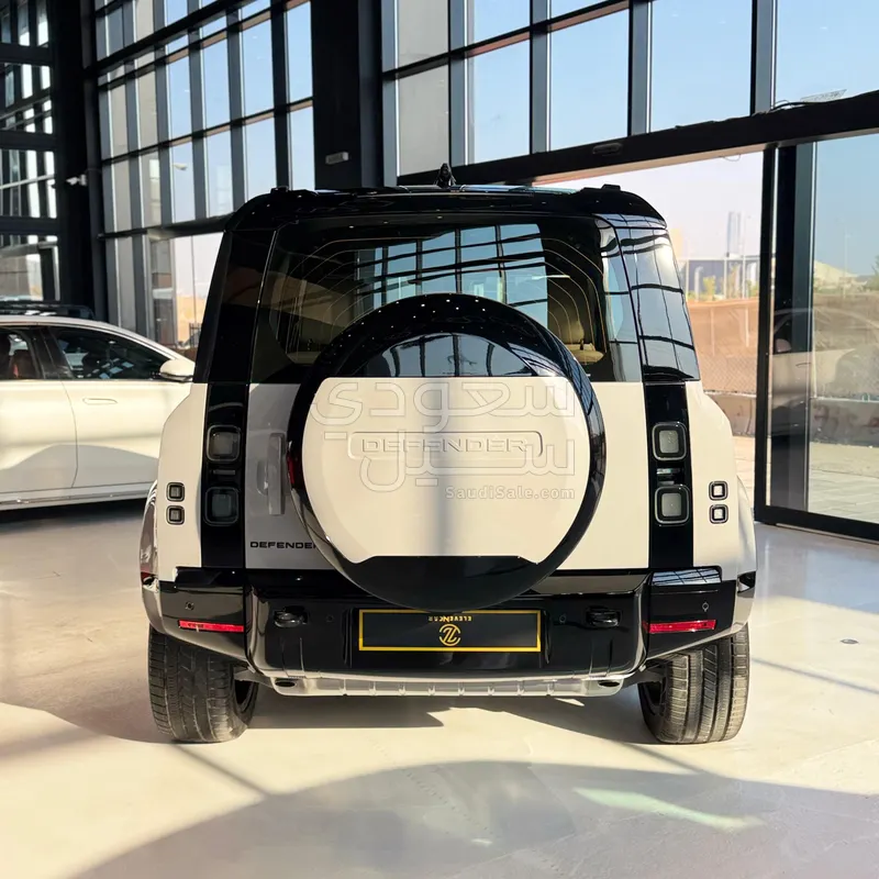 2026 لاند روفر ديفيندر اتش اس اي